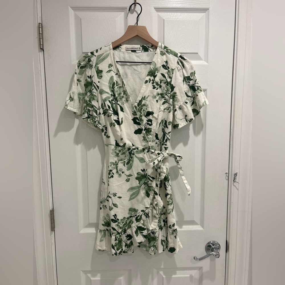 Abercrombie & Fitch Green & White Floral Wrap Dress